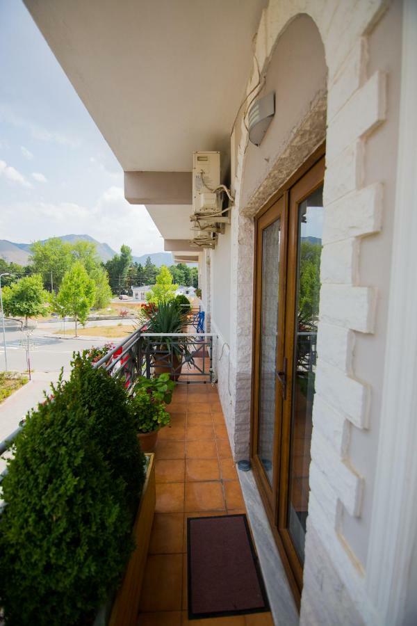 Dea Hotel 2002 Korça Exteriör bild